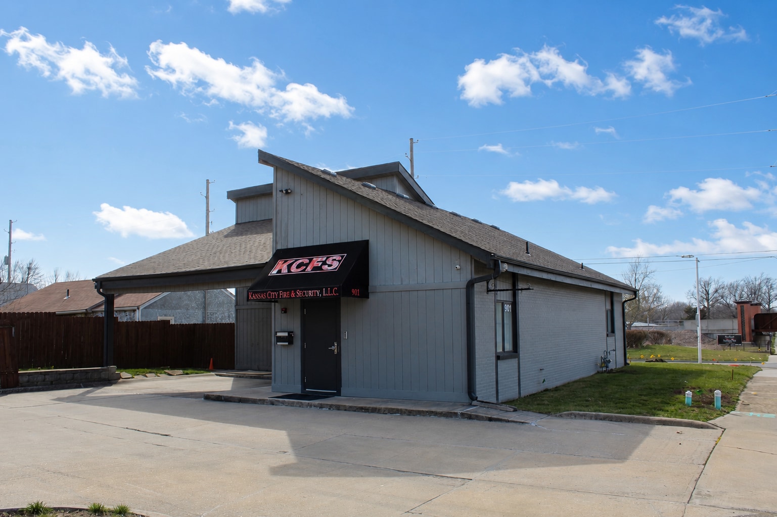 901 E Loula St, Olathe, KS for sale Interior Photo- Image 1 of 7