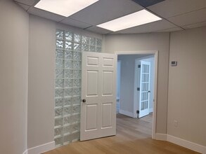 250 Catalonia Ave, Coral Gables, FL for lease Interior Photo- Image 2 of 7