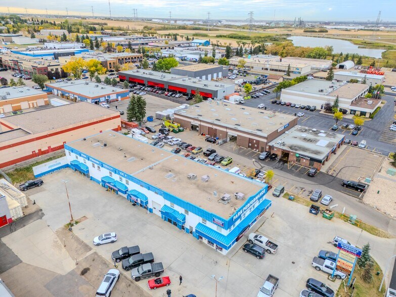 129 Seneca Rd, Sherwood Park, AB à louer - Photo du bâtiment - Image 3 de 4