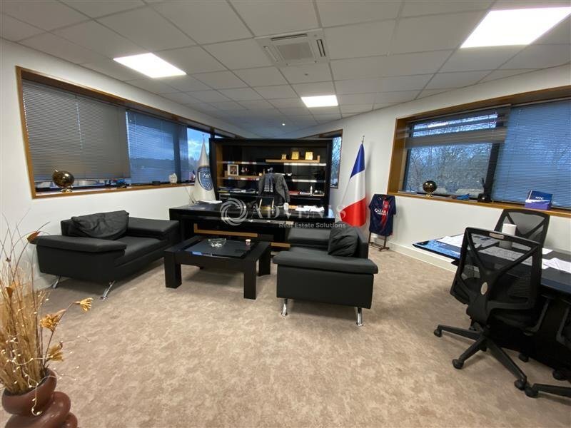 Office in Champs-sur-Marne for lease Interior Photo- Image 1 of 9