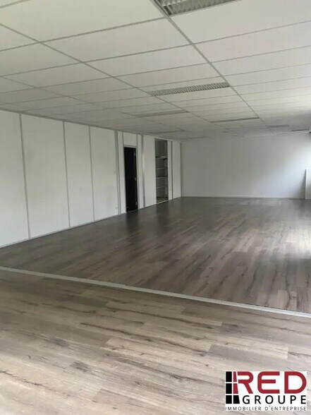 Office in Meyreuil for lease - Building Photo - Image 2 of 5
