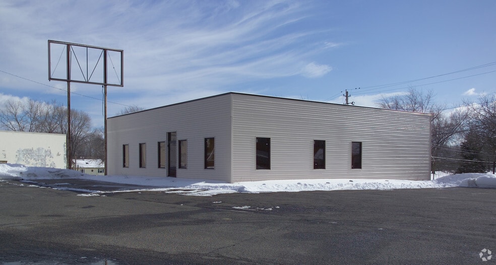 272 Westfield Rd, Holyoke, MA for sale - Building Photo - Image 1 of 3
