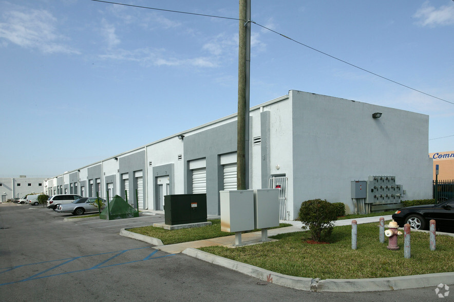 1570 W 38th Pl, Hialeah, FL for lease - Building Photo - Image 2 of 2