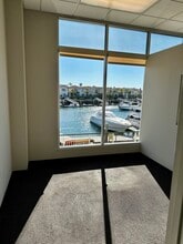 4300 Tradewinds Dr, Oxnard, CA à louer Photo intérieure- Image 2 de 5