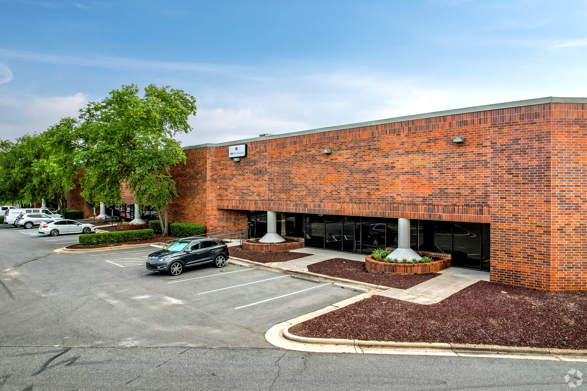 2200 Interstate North Dr, Charlotte, NC for lease Building Photo- Image 1 of 8