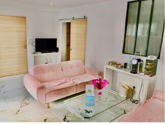 Plus de détails pour Multi-résidentiel à vendre