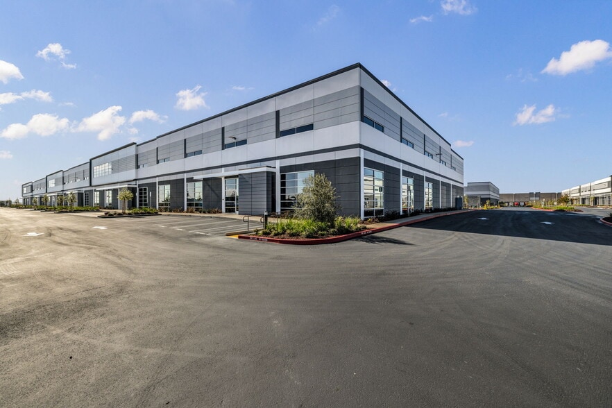 Skyking & Metro Air Pky, Sacramento, CA for lease - Building Photo - Image 2 of 6