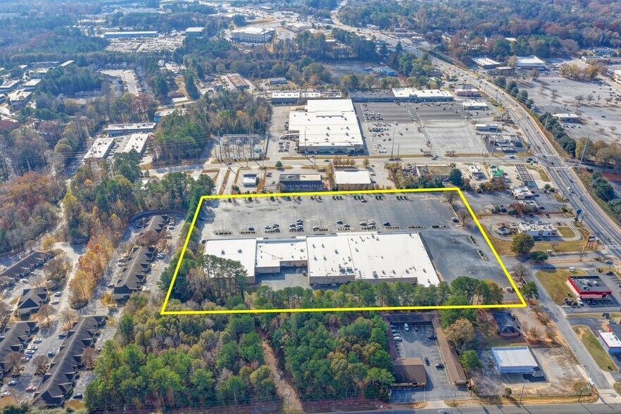 2626 Rainbow Way, Decatur, GA à louer - Photo du bâtiment - Image 3 de 11