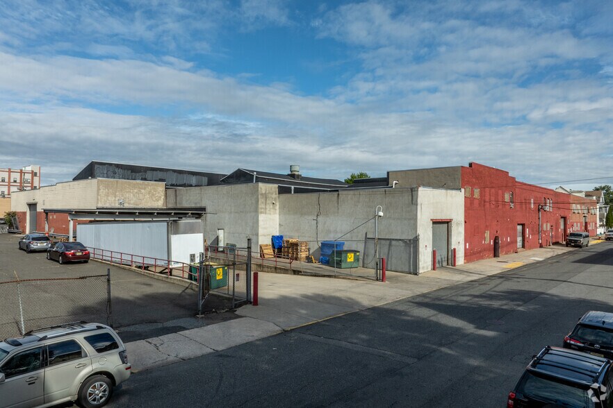 455 Madison Ave, Paterson, NJ à louer - Photo du bâtiment - Image 2 de 10