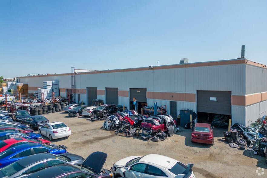 3501 23rd St NE, Calgary, AB à louer - Photo du bâtiment - Image 3 de 6