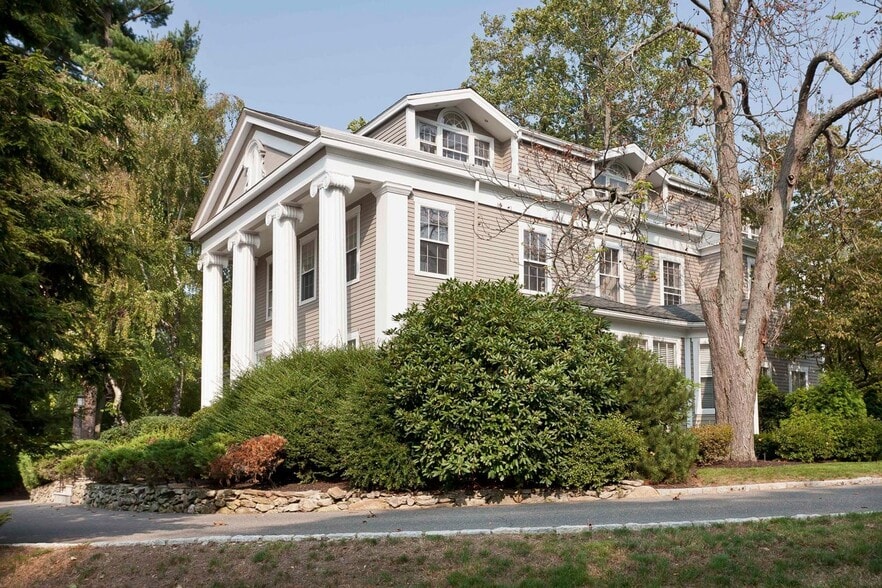 3 Sylvan Rd S, Westport, CT for lease - Building Photo - Image 2 of 4