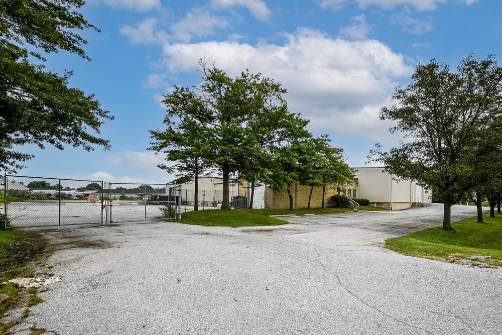 3 McCullough Dr, New Castle, DE for lease Primary Photo- Image 1 of 7