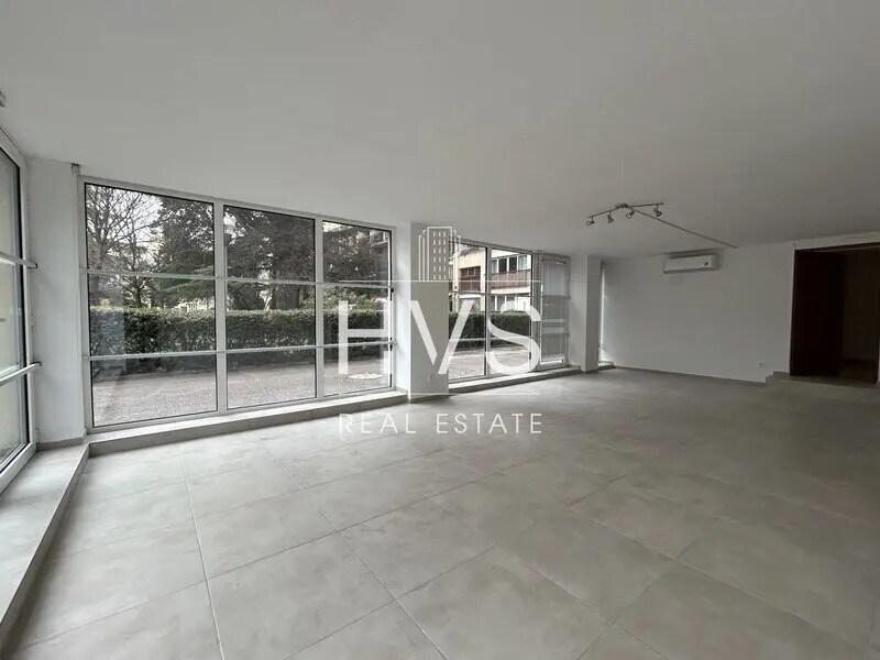 Retail in Aix-en-Provence for lease Interior Photo- Image 1 of 6