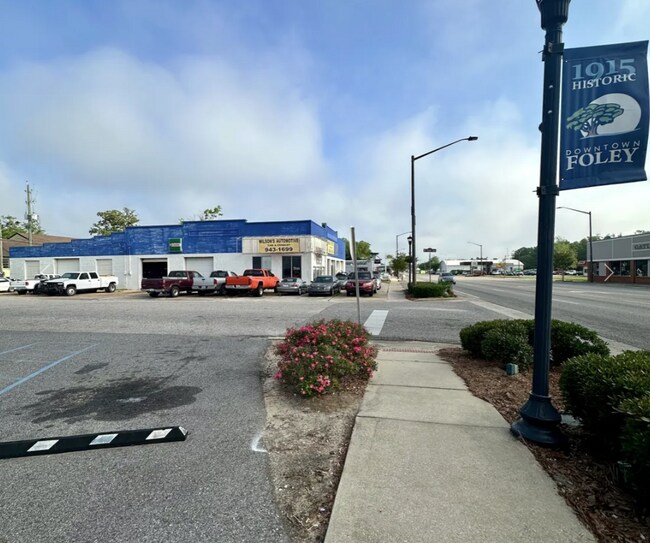 Plus de détails pour 301 N McKenzie St, Foley, AL - Commerce de détail à vendre