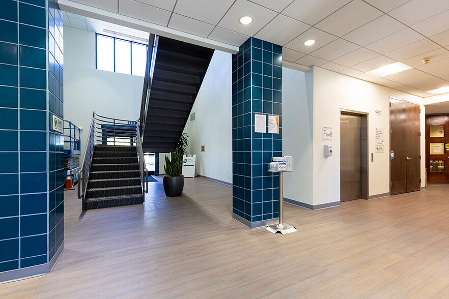 6555 Coyle Ave, Carmichael, CA à louer - Photo intérieure - Image 3 de 10