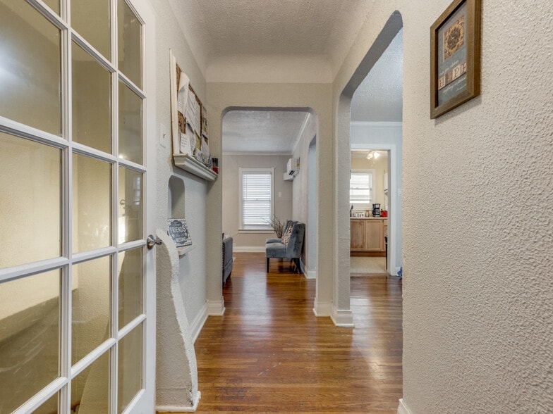 6016 Lewis St, Dallas, TX for sale - Building Photo - Image 3 of 36