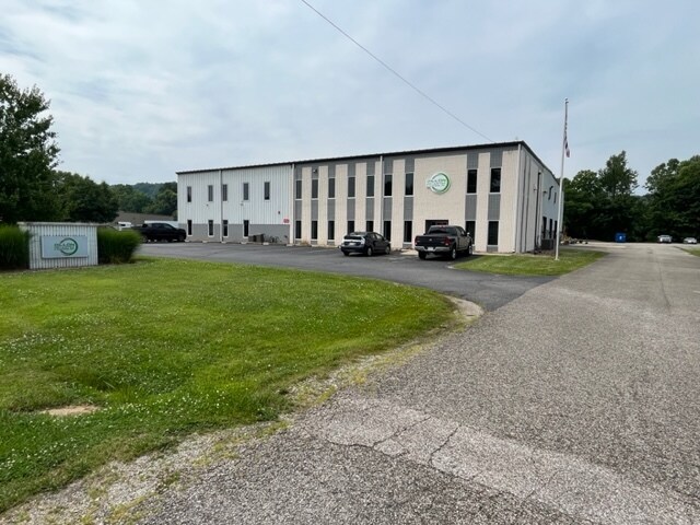 737 Eleanor Industrial Park Dr, Eleanor, WV à louer - Photo du bâtiment - Image 2 de 7