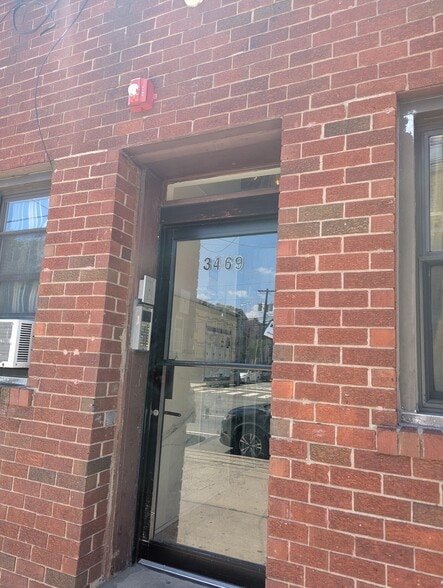 Two Building Portfolio - 16 Units - JC portfolio of 2 properties for sale on LoopNet.ca - Building Photo - Image 3 of 23