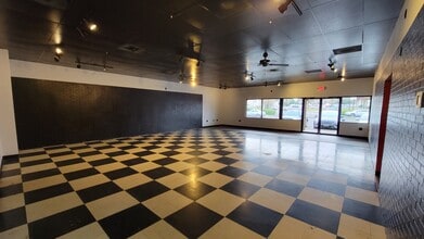 5245-5251 Commercial St SE, Salem, OR for lease Interior Photo- Image 2 of 7