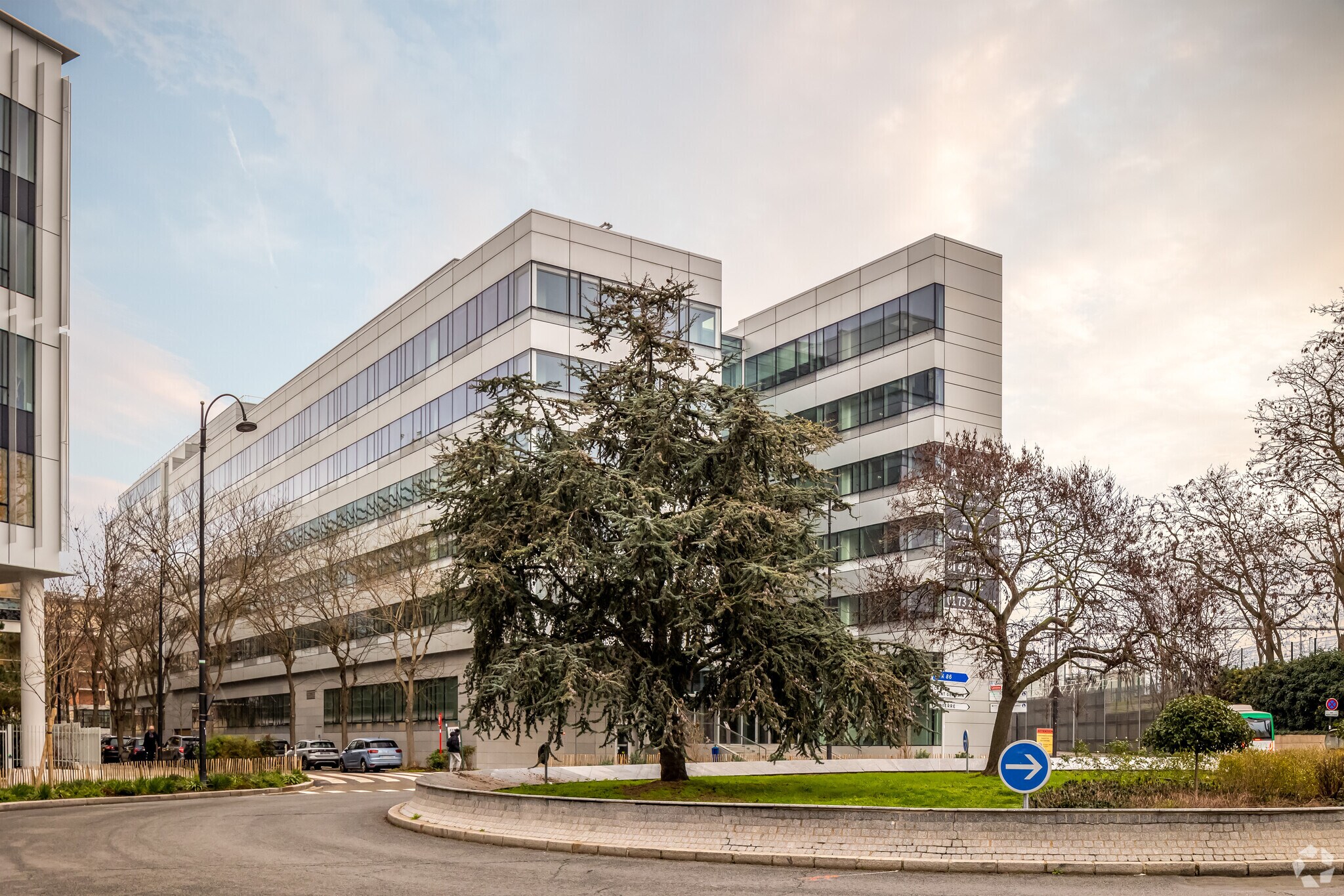 1 Place Louis Renault, Rueil-Malmaison à louer Photo principale- Image 1 de 5