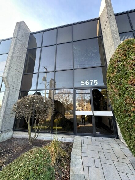 5675 Ch De Chambly, Saint-hubert, QC for lease - Building Photo - Image 2 of 5