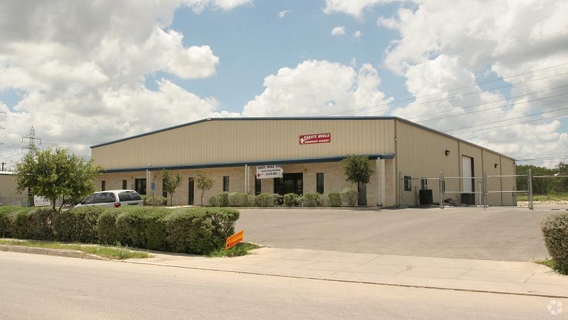 13331 Western Oak, Helotes, TX for lease - Primary Photo - Image 1 of 4