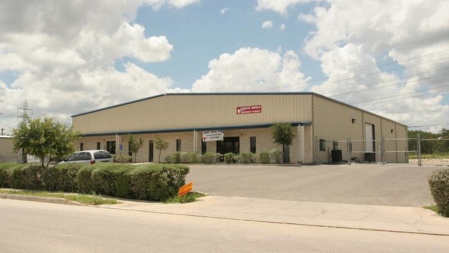 Plus de détails pour 13331 Western Oak, Helotes, TX - Local d'activités à louer
