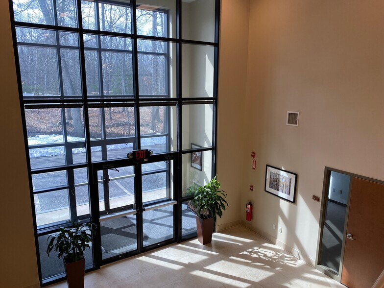 34 Route 111, Derry, NH à louer - Photo intérieure - Image 3 de 13