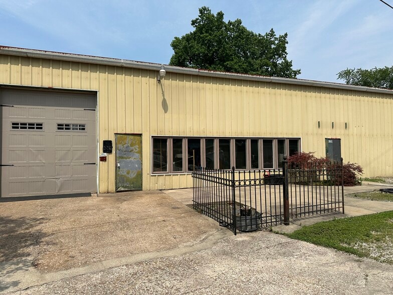 1744 Bellaire Ave, Evansville, IN for sale - Building Photo - Image 2 of 17