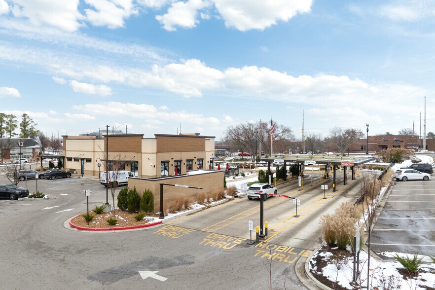 12398 Olive Blvd, Creve Coeur, MO for sale - Building Photo - Image 2 of 4