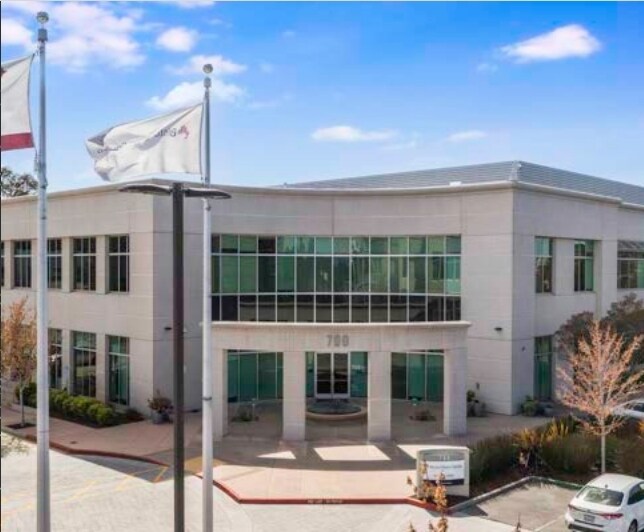 700 Bay Rd, Redwood City, CA à louer Photo du bâtiment- Image 1 de 25