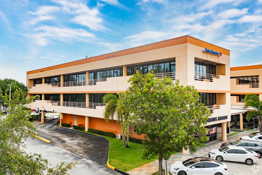 2855-2921 Stirling Rd, Hollywood, FL à louer - Photo du bâtiment - Image 3 de 12