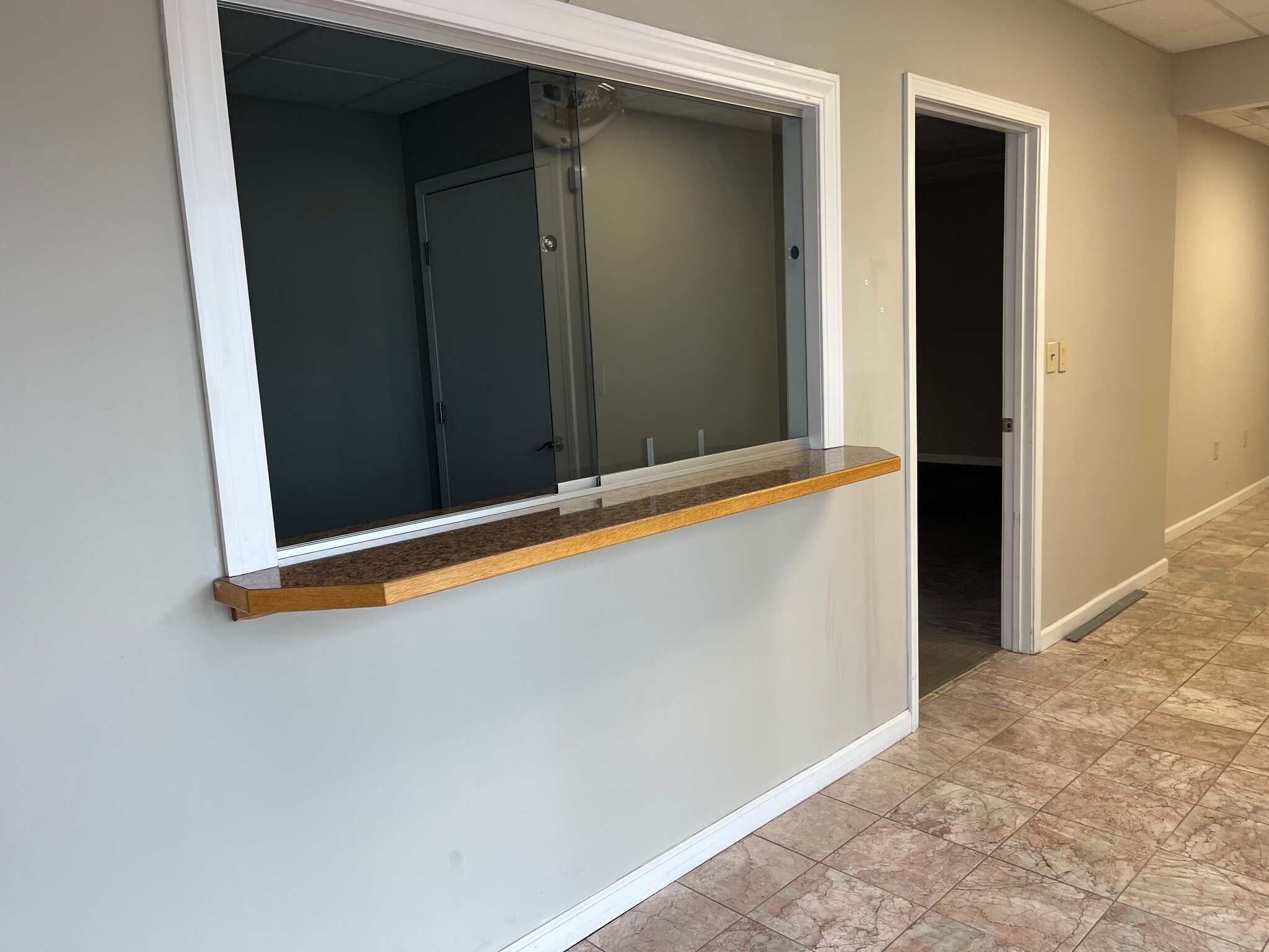 604 Old Liverpool Rd, Liverpool, NY for lease Interior Photo- Image 1 of 4