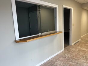 604 Old Liverpool Rd, Liverpool, NY for lease Interior Photo- Image 1 of 4