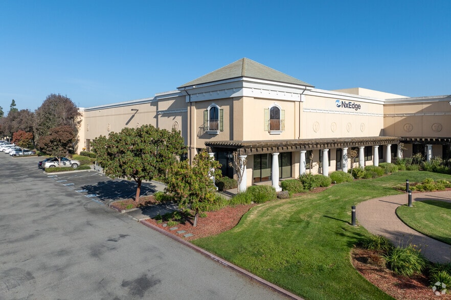 925 Lightpost Way, Morgan Hill, CA à louer - Photo du bâtiment - Image 3 de 4