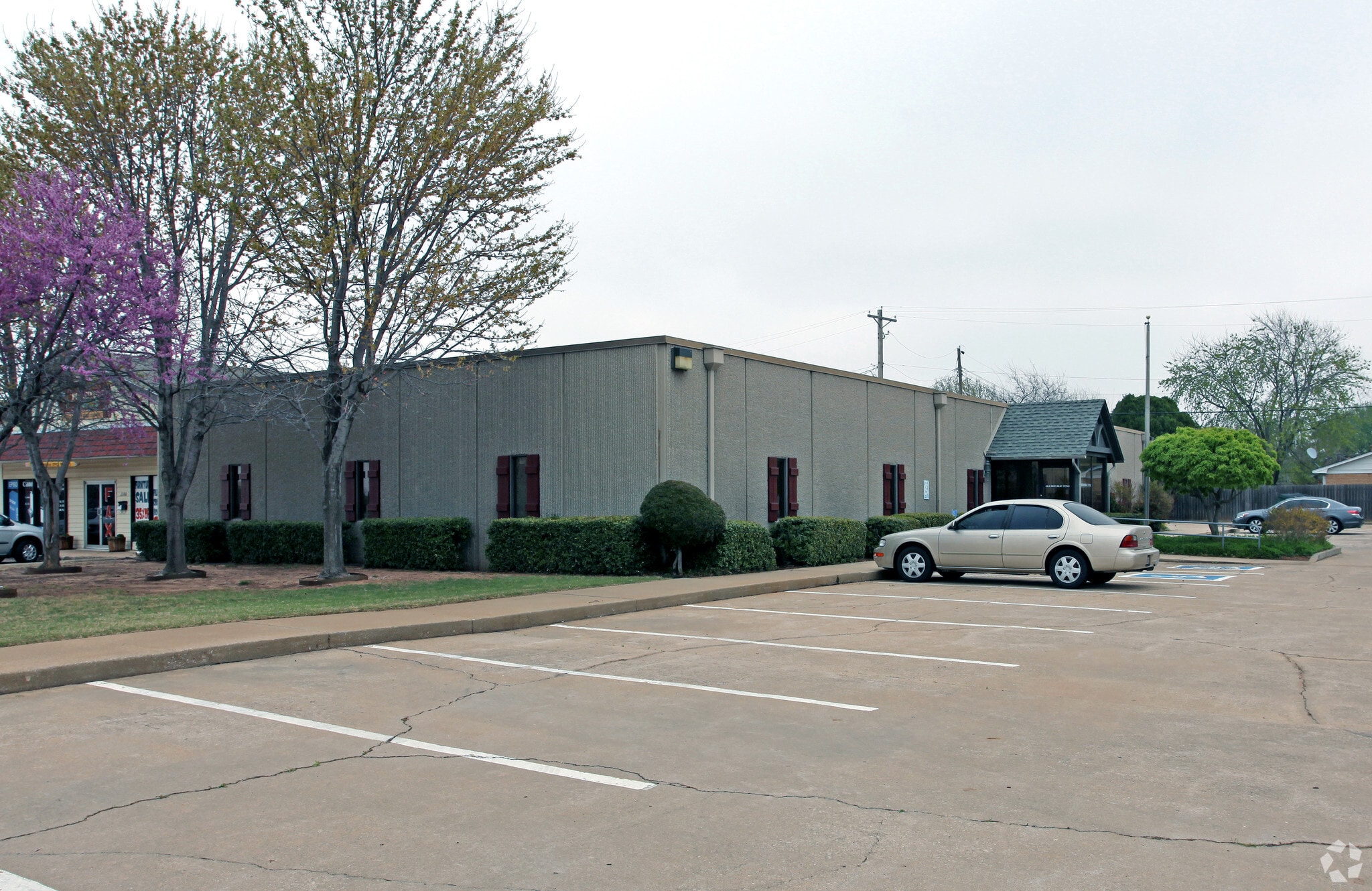 2110-2120 S Broadway, Edmond, OK for lease Primary Photo- Image 1 of 20