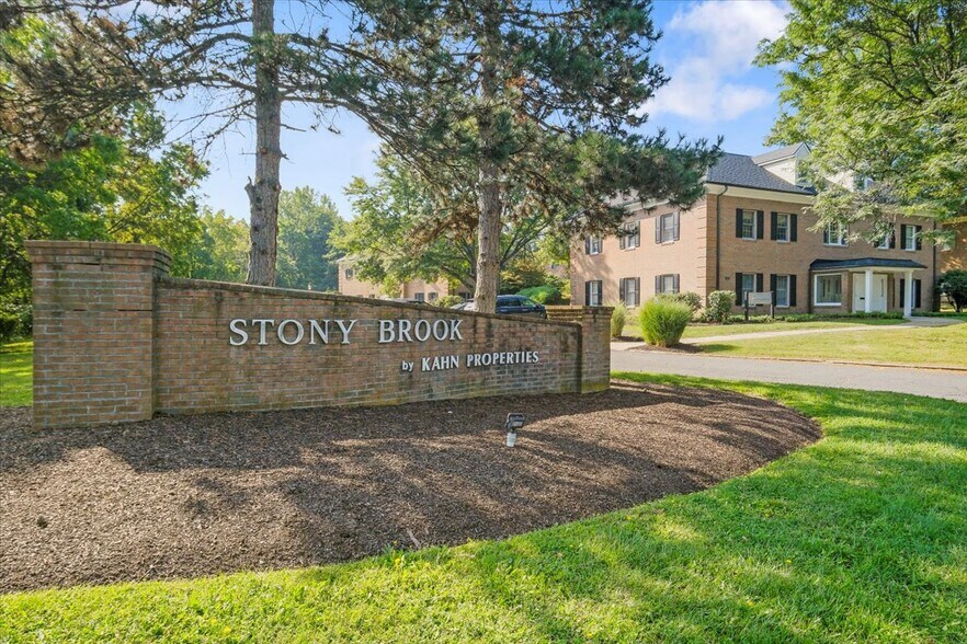 100 Stony Brook Ct, Newburgh, NY à louer - Photo du bâtiment - Image 2 de 6