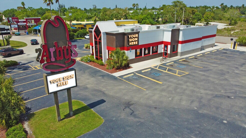 13050 N Cleveland Ave, North Fort Myers, FL à louer - Photo du bâtiment - Image 2 de 6