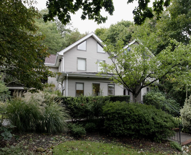 656 Main St, Port Jefferson, NY for lease - Building Photo - Image 3 of 11