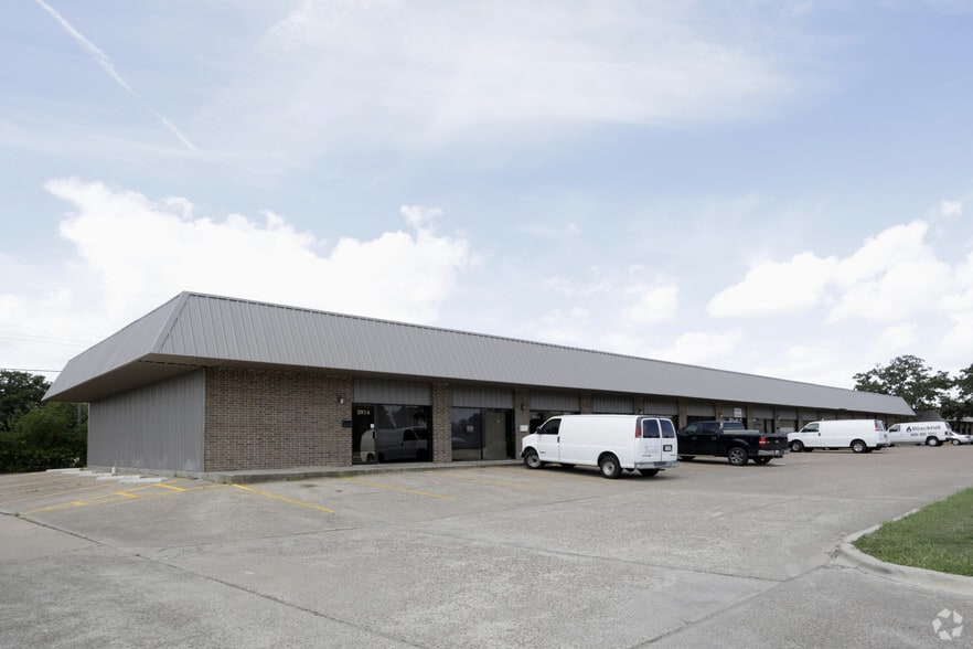 2800 Finfeather Rd, Bryan, TX à vendre - Photo du bâtiment - Image 1 de 1