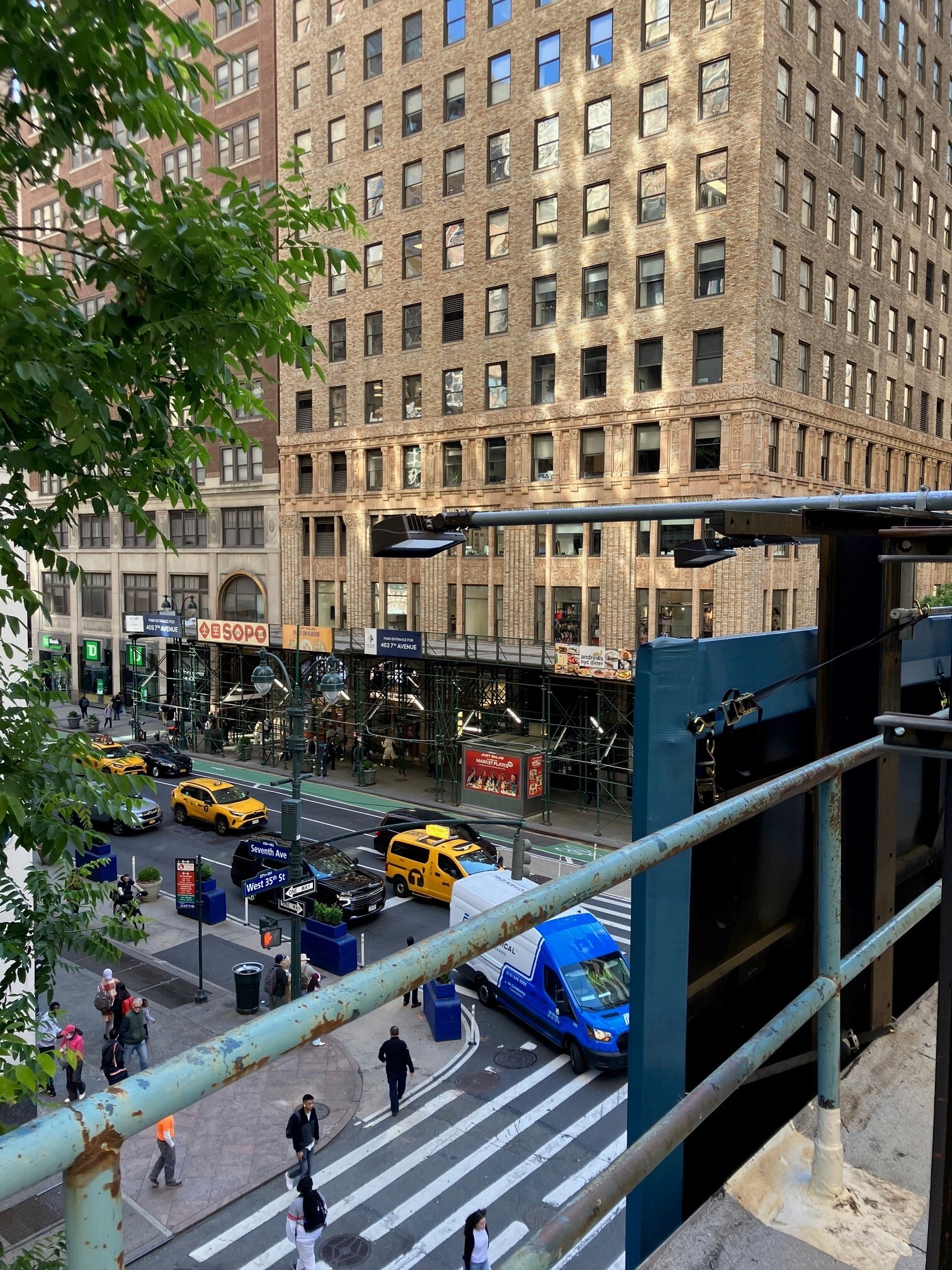460 Seventh Ave, New York, NY for lease Building Photo- Image 1 of 10