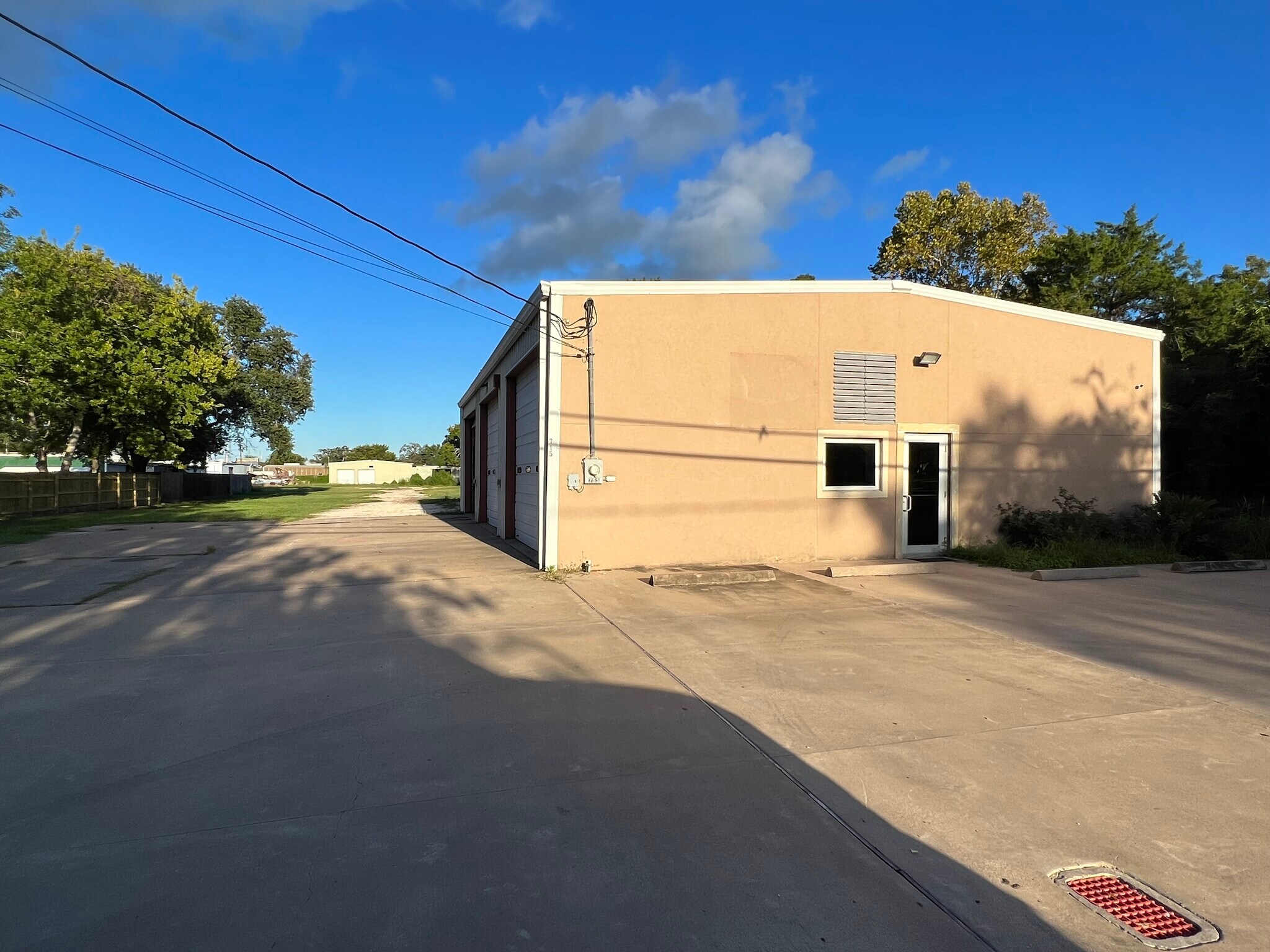 715 Shanks St, Clute, TX à vendre Photo principale- Image 1 de 8
