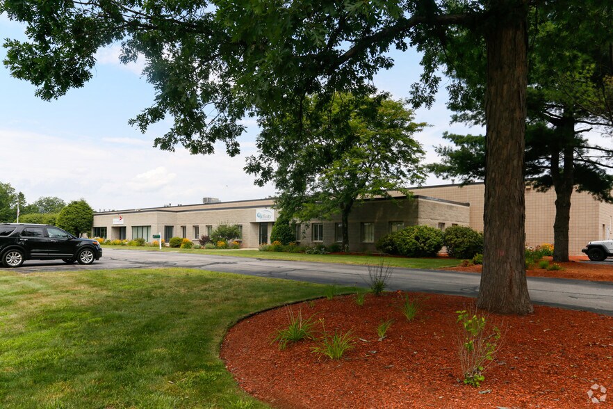 10 Columbia Dr, Amherst, NH à louer - Photo du bâtiment - Image 3 de 10