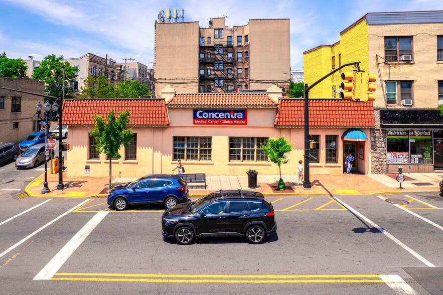 6701 Bergenline Ave, West New York, NJ for sale - Building Photo - Image 2 of 14