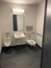 2327 W Commodore Way, Seattle, WA for lease Interior Photo- Image 1 of 5