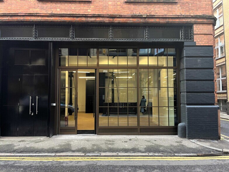 10 Northburgh St, Londres à louer - Photo du bâtiment - Image 2 de 21