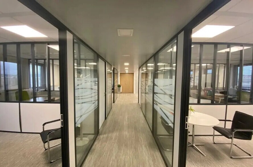 104 Avenue Albert 1Er, Rueil-Malmaison à louer - Photo du bâtiment - Image 2 de 11