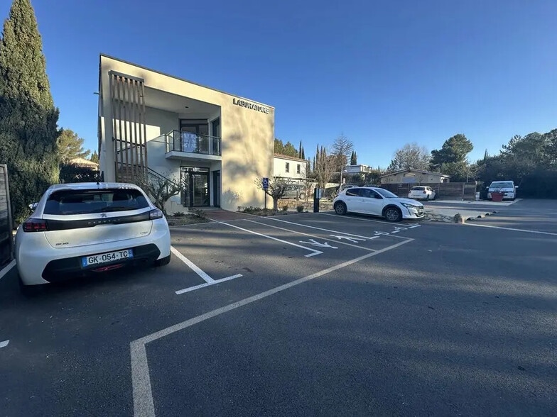 Bureau dans Aix-en-Provence à louer - Photo du bâtiment - Image 2 de 10
