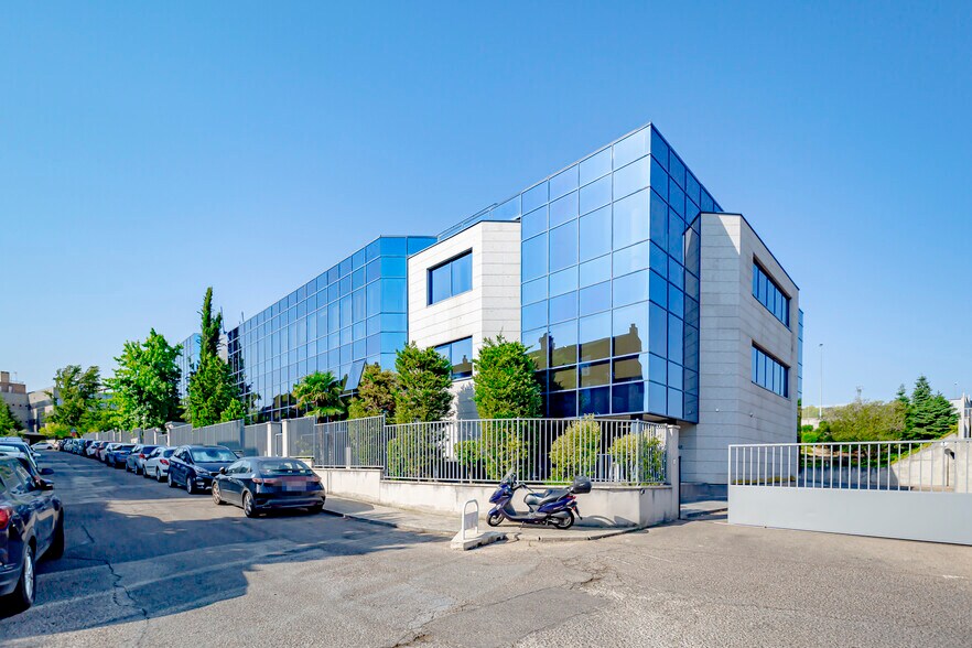 Bureau dans Las Rozas de Madrid, Madrid à louer - Photo du bâtiment - Image 3 de 8