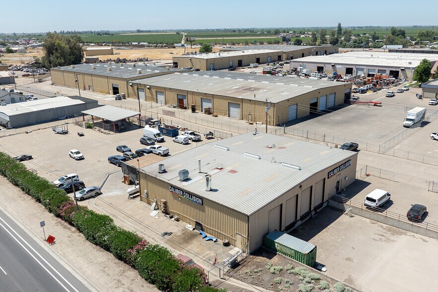 Selma Business Park portefeuille de 8 propriétés à vendre sur LoopNet.ca - Photo du bâtiment - Image 3 de 8